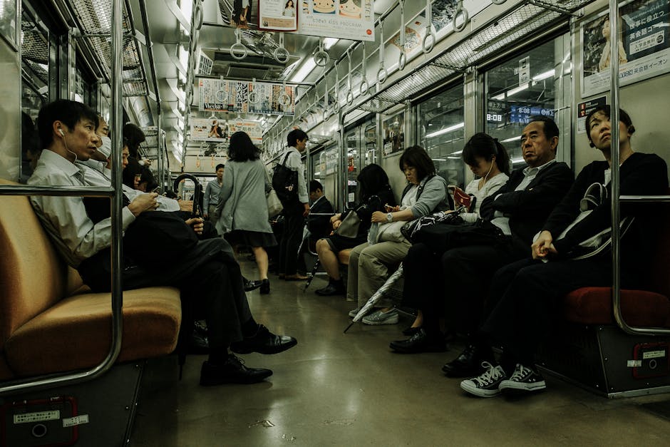 Osaka transportation guide - subway passengers commuting