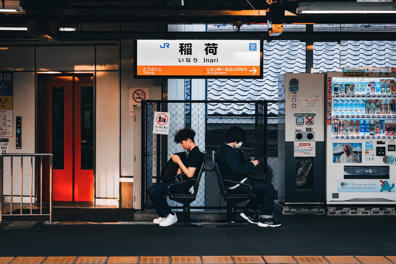Travelers at Japanese station - data needed for navigation