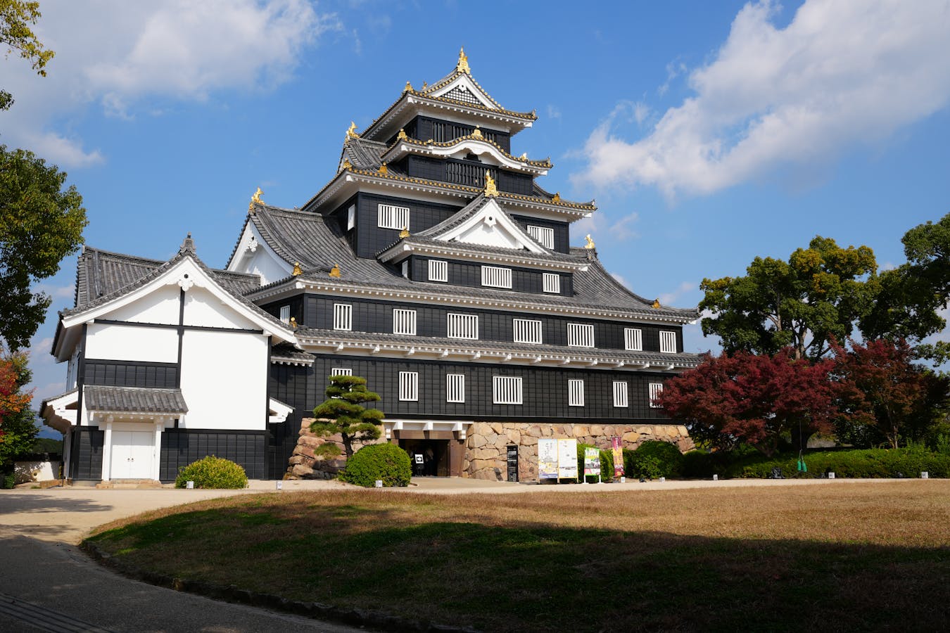 Osaka samurai history castle keep historical site