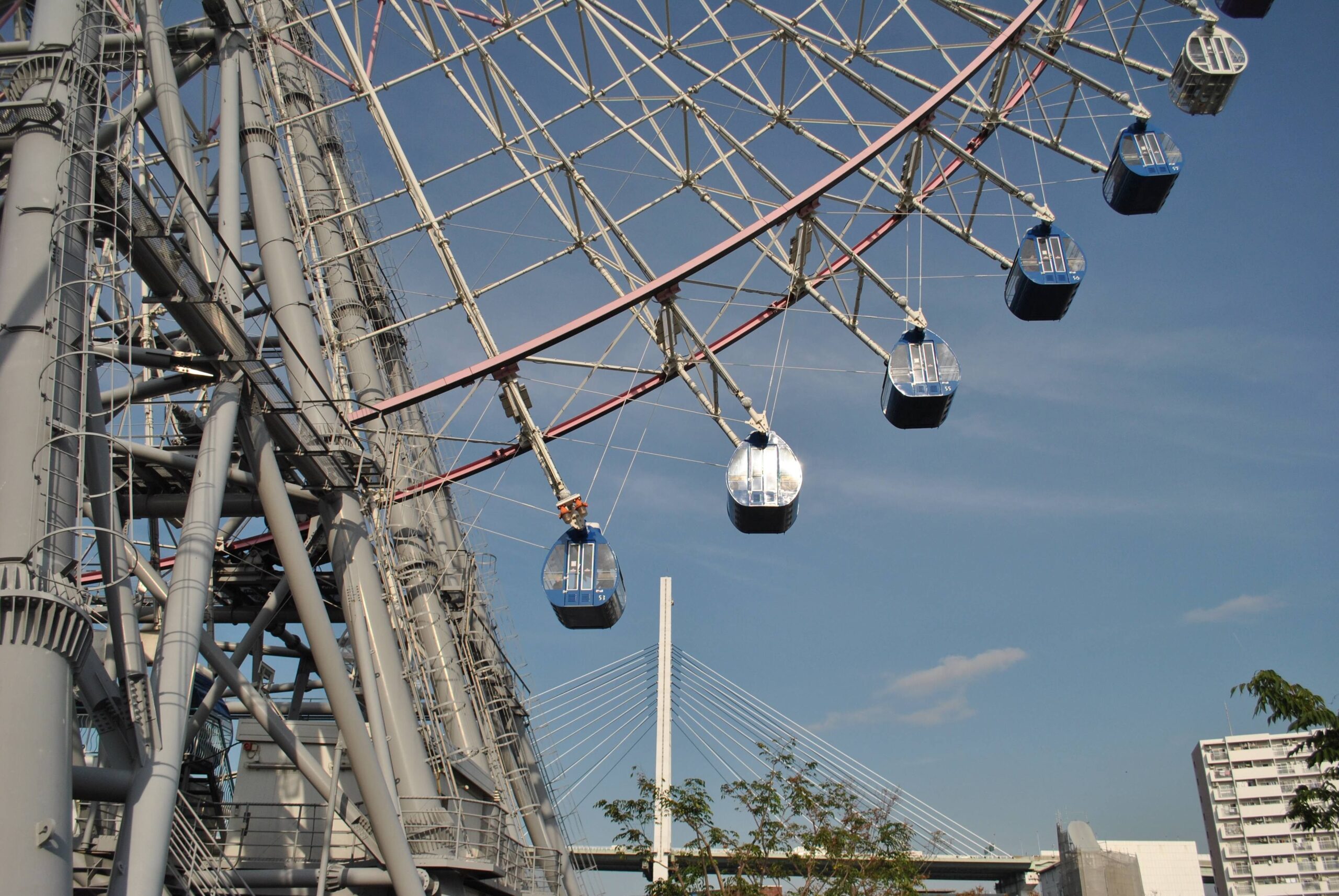 Osaka Bay area guide: the giant Tempozan Ferris Wheel against a clear blue sky