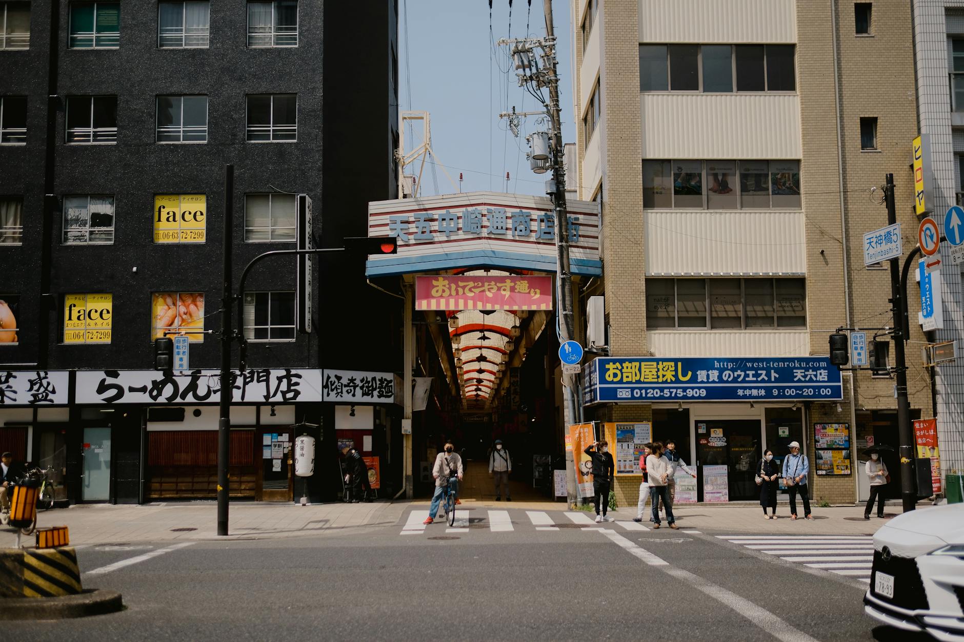 Covered shopping arcade in Osaka, free and weatherproof to walk