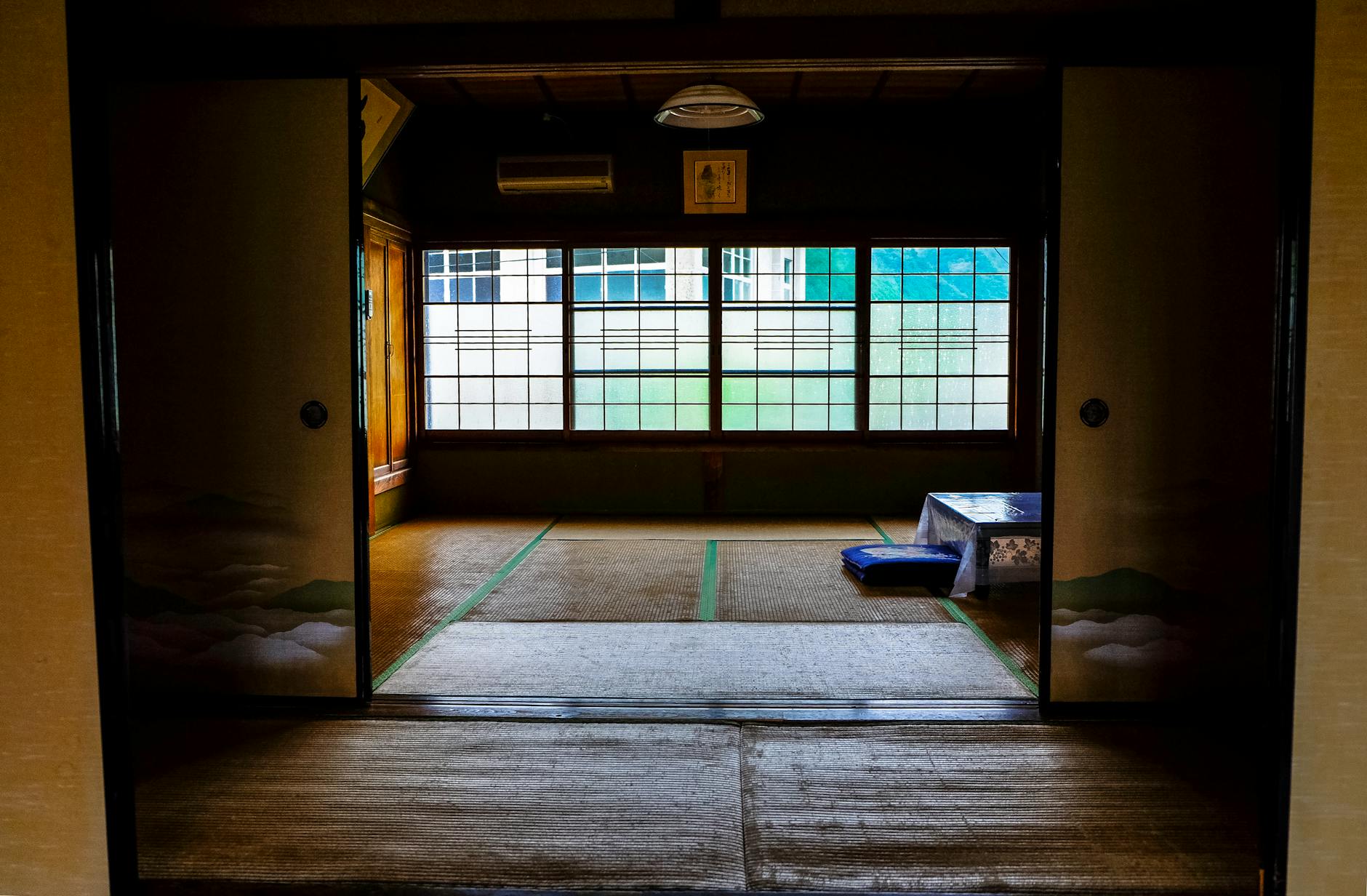 Traditional ryokan in Osaka with tatami flooring, shoji screens and a garden view