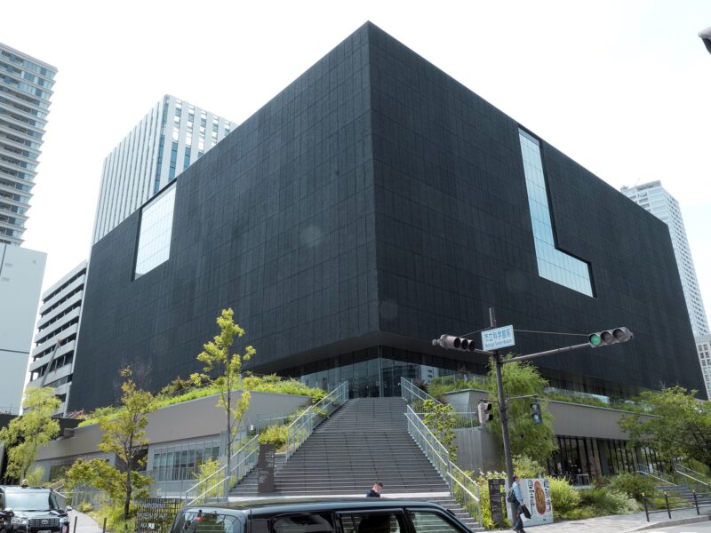 The black cube of Nakanoshima Museum of Art, Osaka, rises above a broad stairway and glass entrance level.